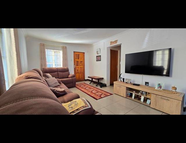 3 BEDROOM TOWNHOUSE FOR SALE IN RAISETHORPE